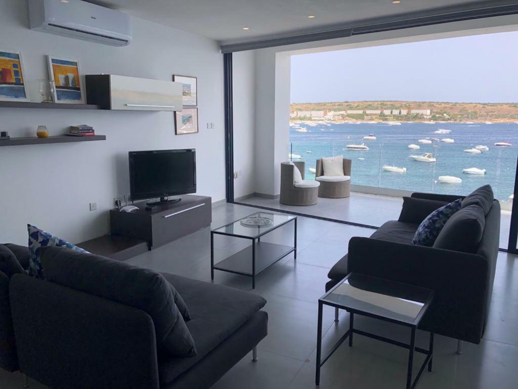 Apartment Bay Waters Edge No. 160 *